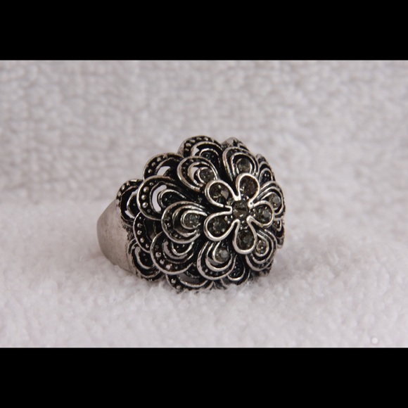 Flowered rings - Picture 8 of 8